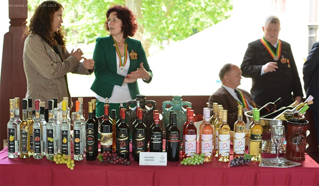 Prvi „WineSu“ - Salon vina na Paliću oduševio posetioce