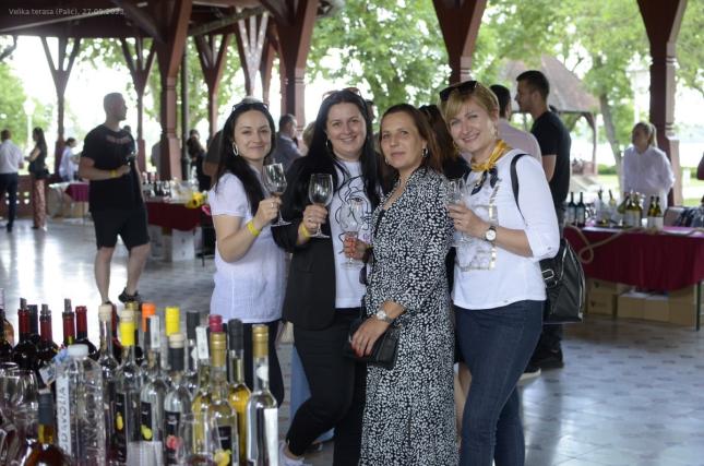 Prvi „WineSu“ - Salon vina na Paliću oduševio posetioce