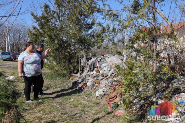 Divlja deponija na privatnoj parceli - (ne)rešiv problem meštana u Ulici Ante Evetovića Miroljuba