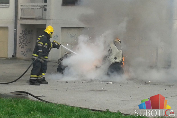 Izgoreo automobil na Radijalcu