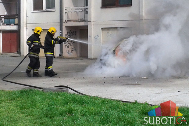 Izgoreo automobil na Radijalcu