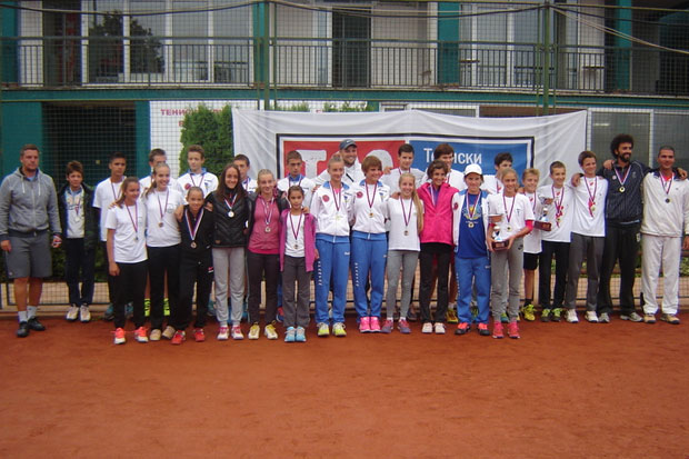Teniserke Spartaka (U14) šampionke Srbije, teniseri vicešampioni