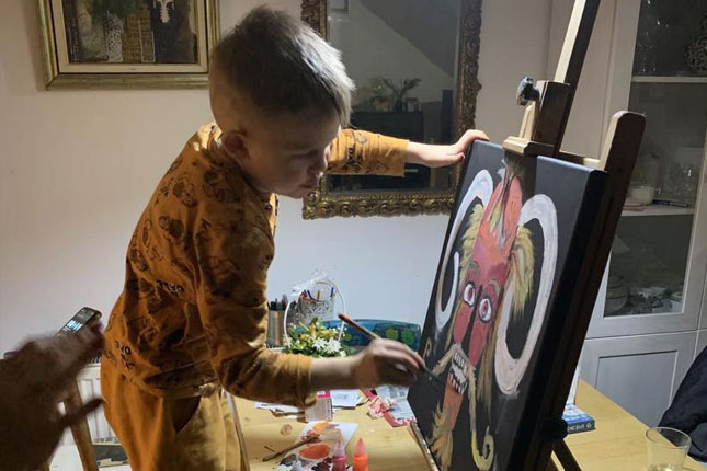 Šestogodišnji Tihomir hiperaktivnost i poremećaj pažnje kontroliše umetničkim delima