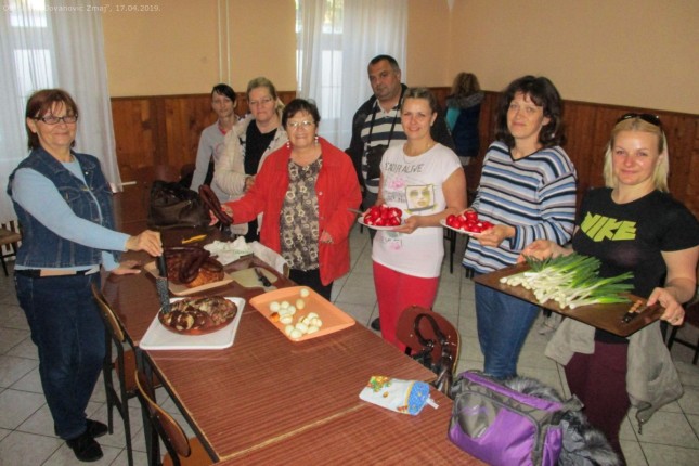 Deca u "Zmaju" na zabavan način upoznavala tradicionalne katoličke i pravoslavne običaje za Uskrs