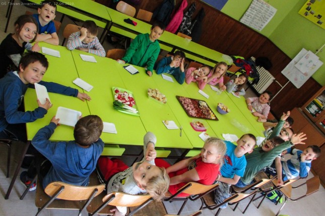 Deca u "Zmaju" na zabavan način upoznavala tradicionalne katoličke i pravoslavne običaje za Uskrs