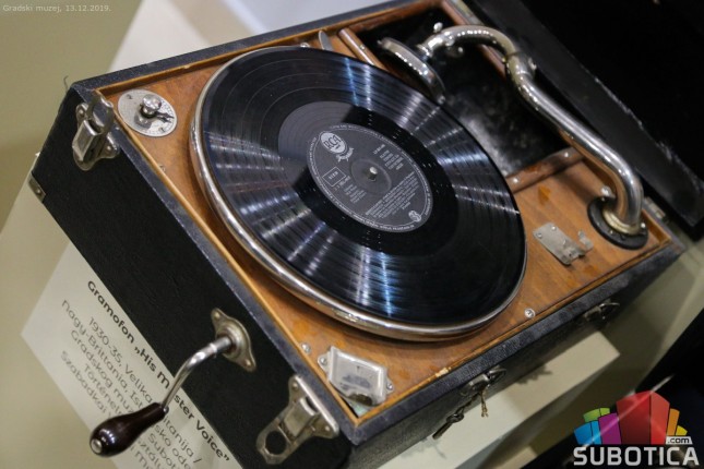 Izložba o gramofonima i pločama probudila nostalgiju Subotičana