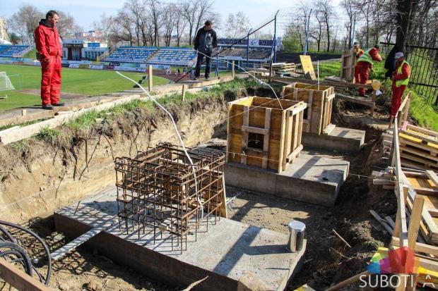 Semafor na stadionu do 9. aprila, reflektori tokom leta?