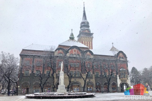 Večeras se očekuje sneg, zimske službe su u pripravnosti