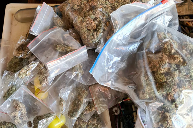 Nova privođenja u borbi protiv trgovaca narkoticima, pronađeno i oružje