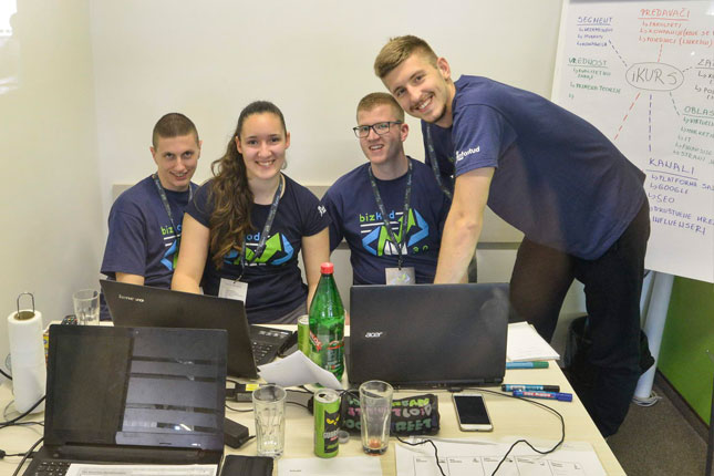 Studenti osmišljali aplikacije u okviru 24-časovnog takmičenja "BizKod#3"