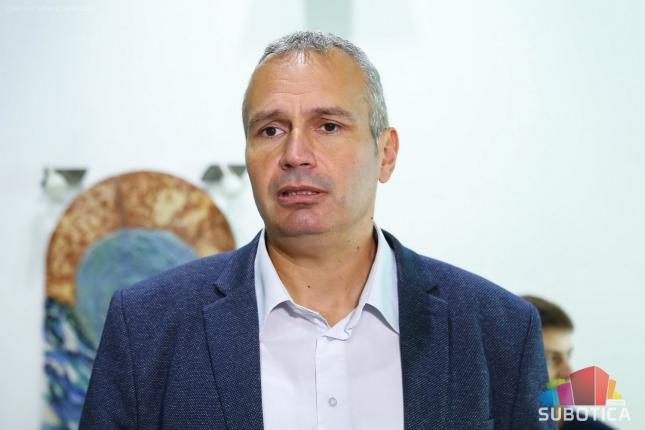 Počela podela higijenskih i paketa osnovnih životnih namirnica u Crvenom krstu