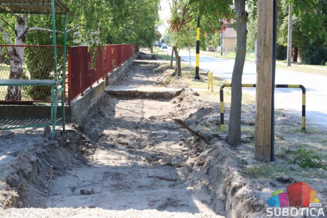Počeli radovi na izgradnji biciklističke staze u Bačkim Vinogradima