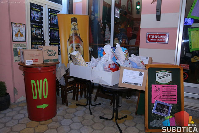 Sakupljanje slatkiša i igračaka za praznične paketiće deci na Kosovu i Metohiji