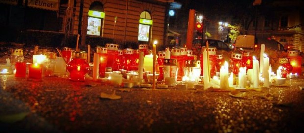 Spontano okupljanje ispred glavne Pošte u znak sećanja na Gorana i Atilu