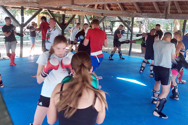 Kik boks: Borci "Top fightera" na kampu perspektivnih sportista u Kanjiži