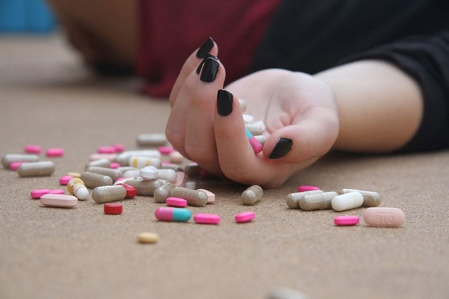 Povećan broj pokušaja samoubistava, muškarci skloniji agresivnijim metodama, žene više lekovima