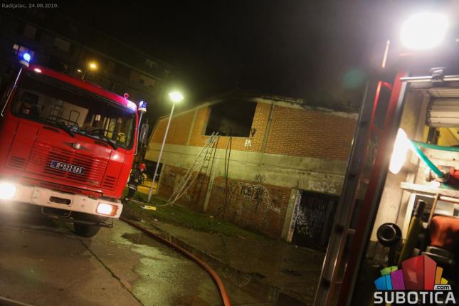 Goreli automobili u centralnoj garaži na Radijalcu - šteta velika, nema povređenih