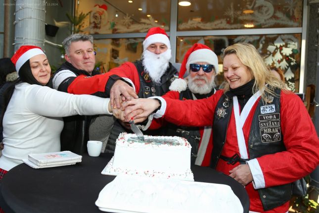 "Bajkeri" i ove godine ugrejali srca i izmamili osmehe dece u Domu "Kolevka"