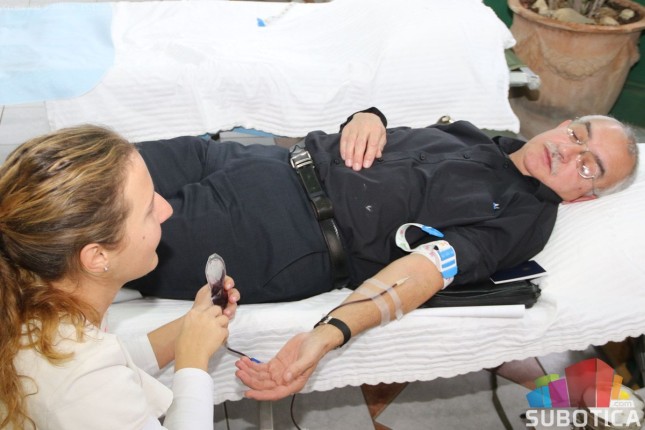 Desetine sugrađana odazvalo se na božićnu akciju davanja krvi