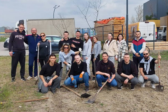 Građani zasadili drvored od 80 sadnica u Željezničkom naselju