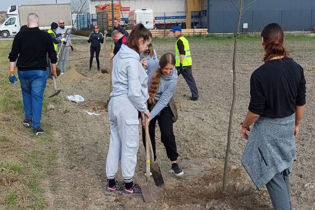 Građani zasadili drvored od 80 sadnica u Željezničkom naselju