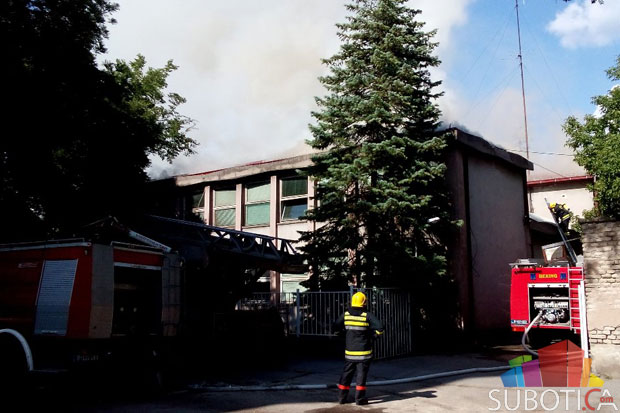Požar u bivšoj zgradi Radio Subotice