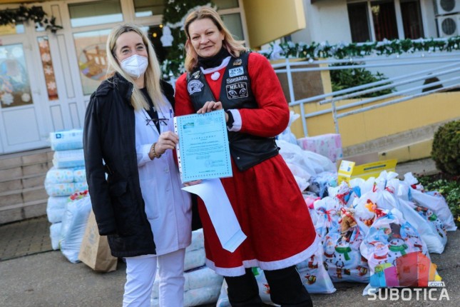 Bajkeri obradovali mališane "Kolevke"