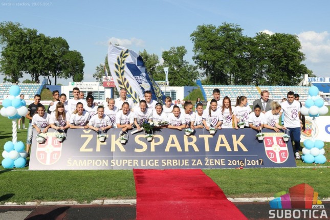 Šampionsko slavlje fudbalerki i nekorektan gest FSS