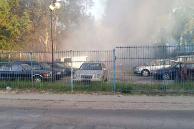 Goreo policijski parking u Izvorskoj