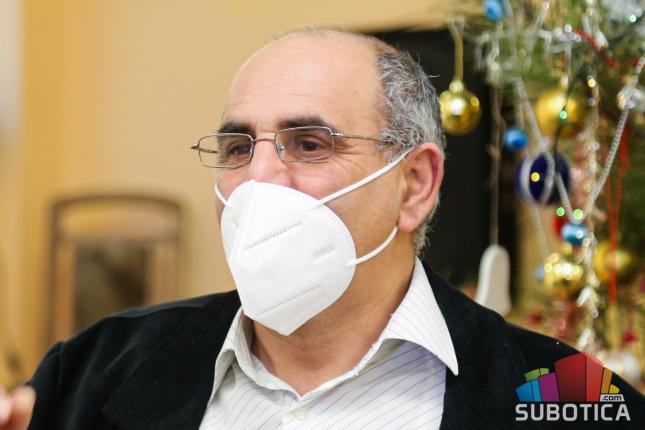 MZ "Makova sedmica" novogodišnjim paketićima obradovala preko 250 mališana