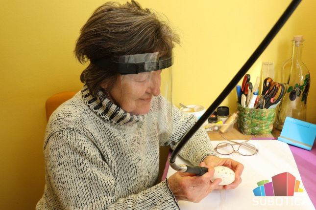 "Šlingovanje" - umetnost ukrašavanja uskršnjih jaja