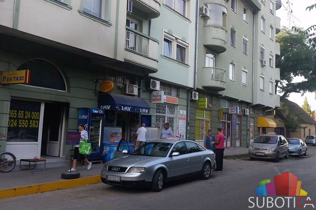 Pijanac zapalio taksi udruženje na Radijalcu