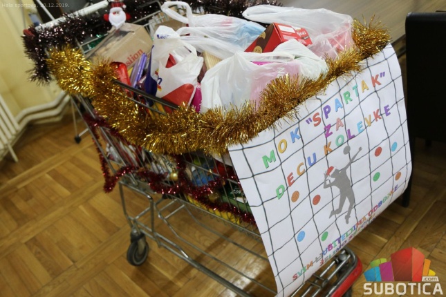 Odbojka: Spartak poražen od Novog Pazara, sugrađani donirali poklon paketiće za decu Kolevke