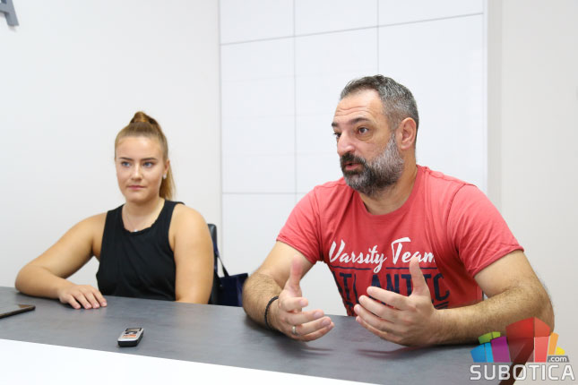 Elegancija, snaga i ponos u muzičkom spotu Subotičanke Aleksandre Vinčić