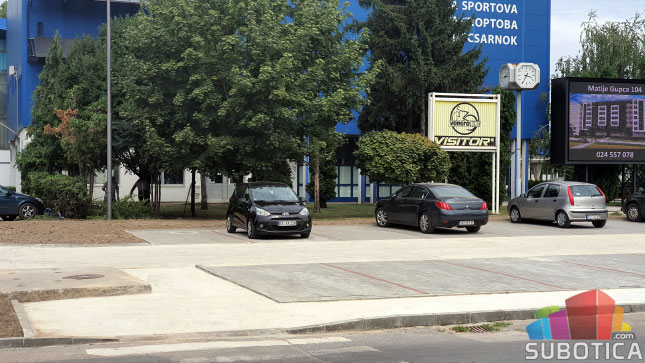 Uređen parking prostor ispred Hale sportova