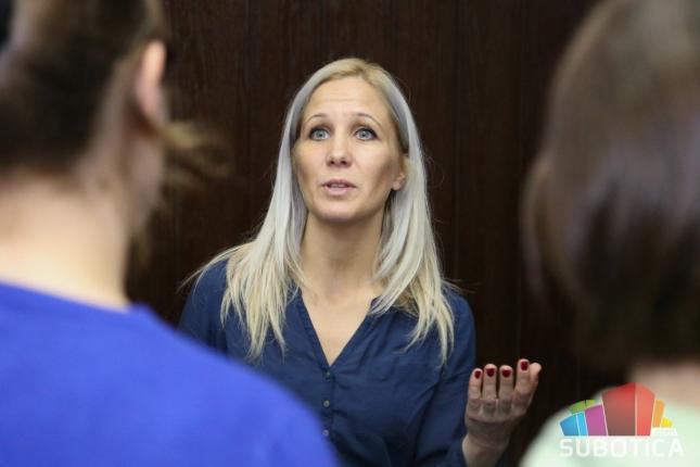 “Forum teatar” predstavio  značaj trakica sa sunokretom