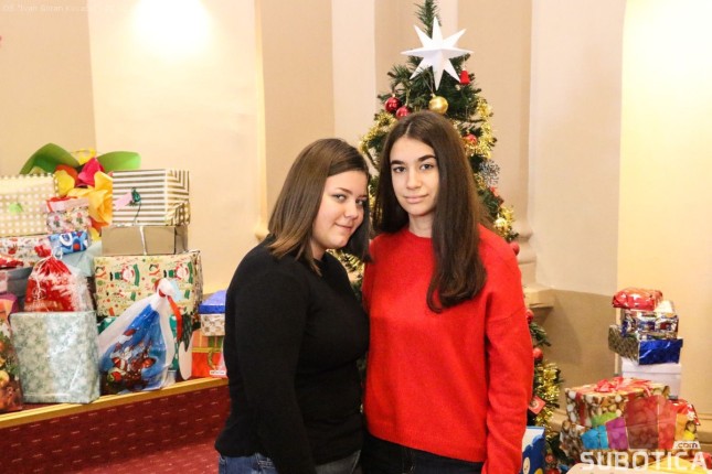 Učenici OŠ "Ivan Goran Kovačić" pripremili paketiće za vršnjake iz Subotice i sa Kosova i Metohije