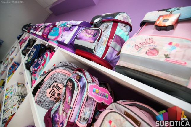 Akcijski popust na školske torbe u knjižari "Libra"