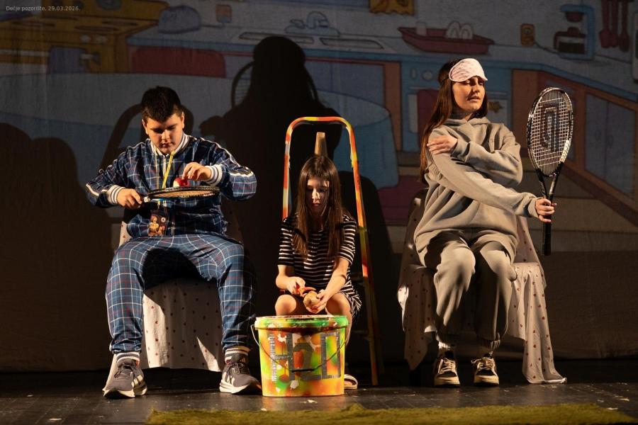 U prepunoj sali Dečjeg pozorišta: „Shadowplay“ oduševio premijerom predstave „A gde je miraz?“