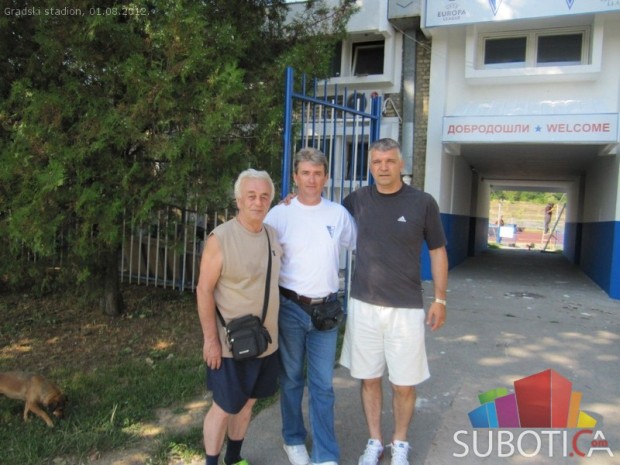 Radna akcija "Očistimo stadion" na +30 stepeni