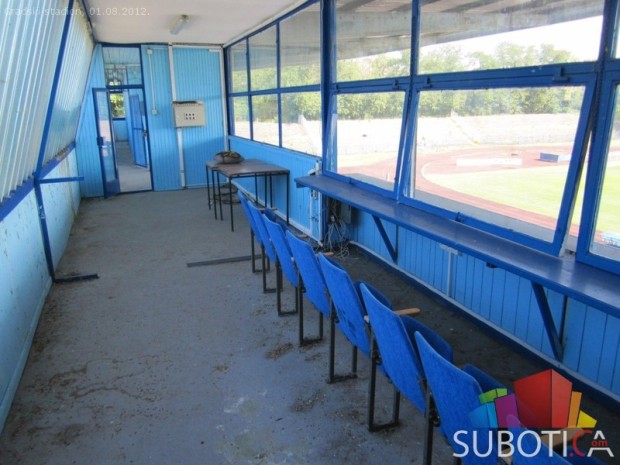 Radna akcija "Očistimo stadion" na +30 stepeni