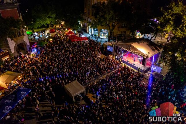 Nastup Zorice Brunclik povodom Dana grada pred punim Trgom