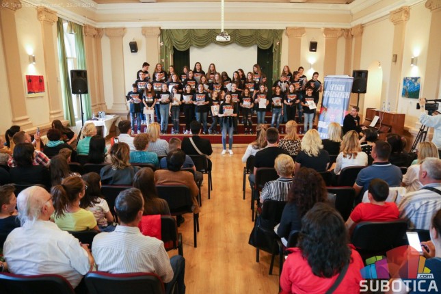 Subotički đaci pesmom čuvaju tradiciju