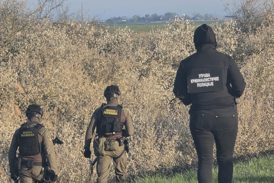 Vojska i policija pronašle eksploziv velike razorne moći kod Kanjiže, blokirano više puteva