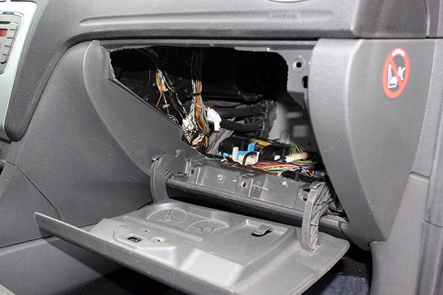 Zaplenjene vredne kolekcije sa više od 30.000 poštanskih maraka