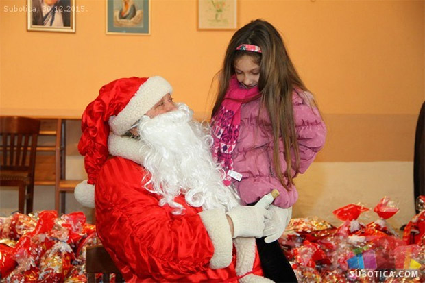 Grad Subotica i "Caritas" paketićima obradovali 100 mališana