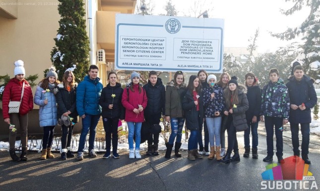 Poseta Đačkog parlamenta OŠ "Sonja Marinković" Gerontološkom centru
