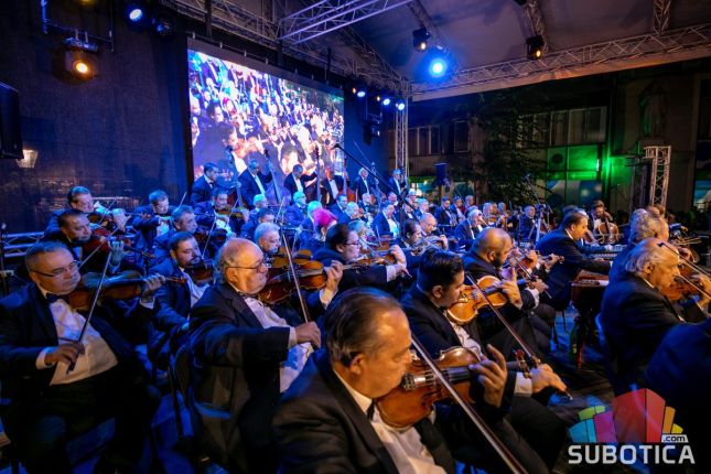 Orkestar "100 violina" još jednom očarao Subotičane