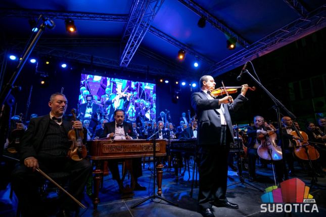 Orkestar "100 violina" još jednom očarao Subotičane