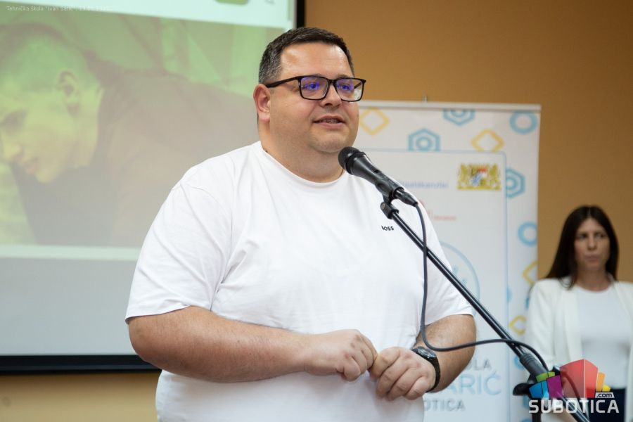 Tehnička škola "Ivan Sarić" nagradila najbolje učenike